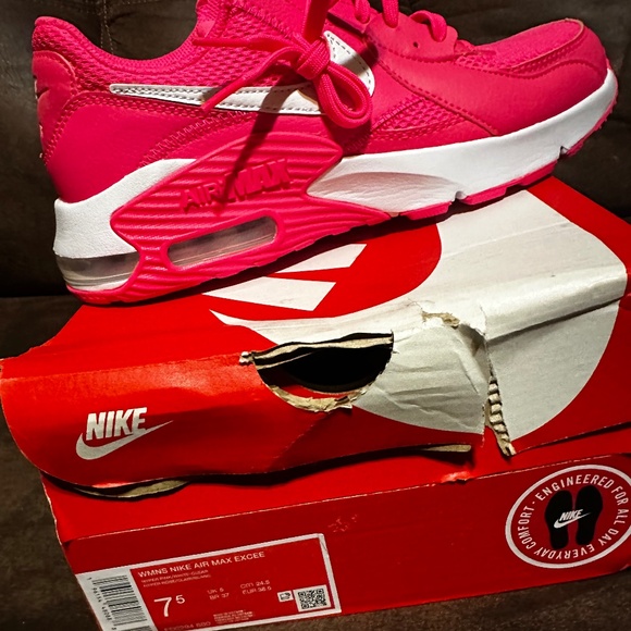 Nike Shoes - Nike Air max
